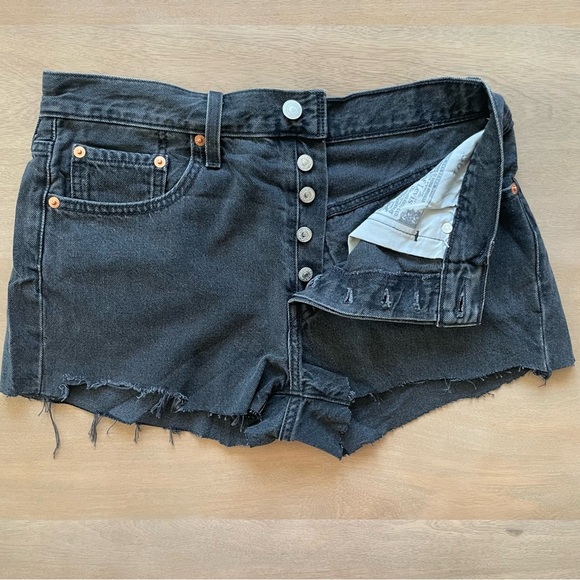 Levi's Black Women's Jean Short Shorts - Picture 4 of 9
